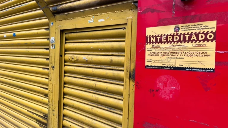 Bebida com metanol: mercado interditado anunciava “whisky para todo gosto”