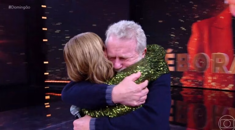 Debora Bloch se emociona com surpresa de Jonas Bloch no “Domingão com Huck”