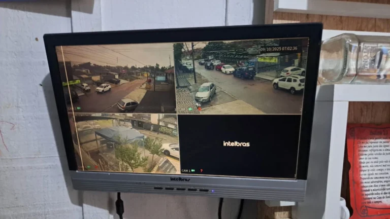 Operação cumpre mandados contra grupo que monitorava ações policiais no PR