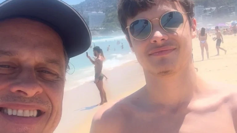 Guilherme Fontes, de “A Viagem”, posa com filho e web brinca