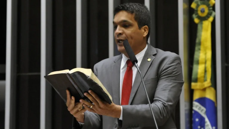 Cabo Daciolo anuncia pré-candidatura à Presidência para 2026