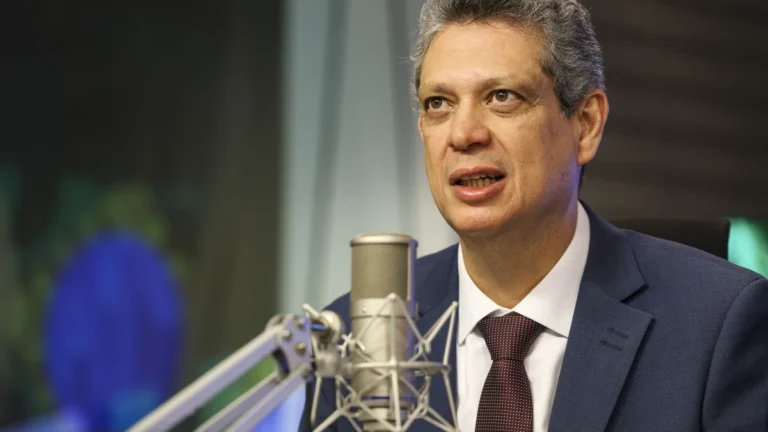 Macêdo diz que deixa ministério visando disputar eleições de 2026
