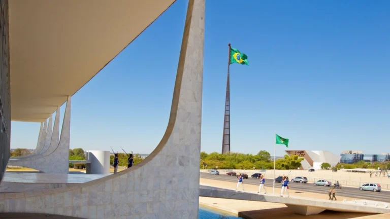 Semana em Brasília terá céu parcialmente nublado e possibilidade de chuvas