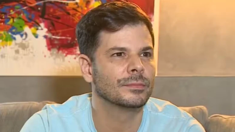 Ex-apresentador da Globo revela perda auditiva: Ouço tudo abafado