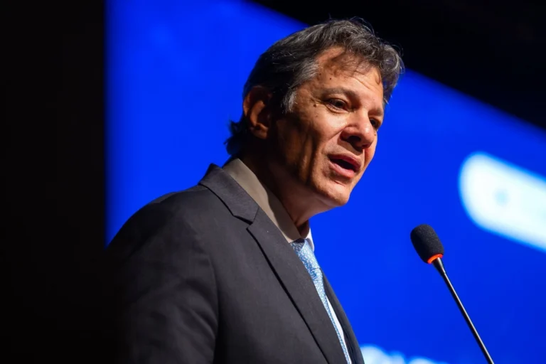 Lula vai sancionar isenção do IR até R$ 5 mil na próxima semana, diz Haddad
