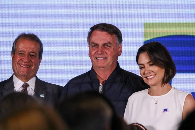 Michelle e Valdemar avaliam situação de Bolsonaro com advogados