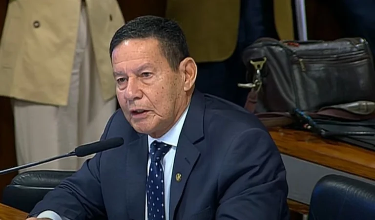 Lula indica Messias ao STF por questão de compadrio, diz Mourão à CNN