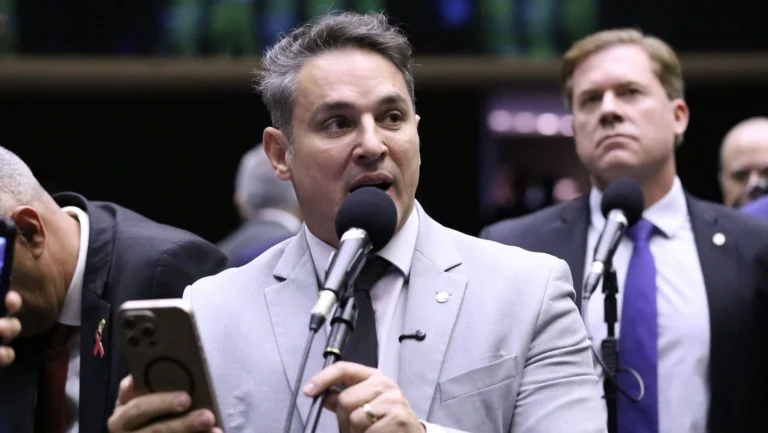 Compromisso da presidência é pautar anistia até o final do ano, diz Zucco