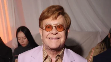 Saiba motivo que fez Elton John pausar aposentadoria para cantar no Brasil