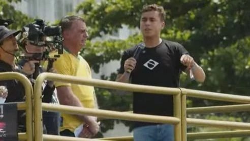 Moraes manda defesa de Bolsonaro explicar celular em visita de Nikolas