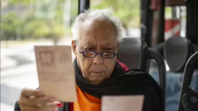 Jards Macalé acordou de cirurgia cantando “Meu Nome é Gal”, diz equipe