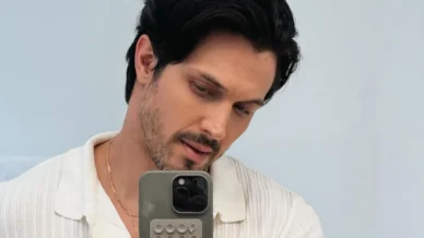 Romulo Estrela ensina fazer cabelo de Paulinho em 