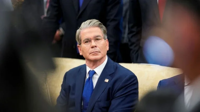 Trump ameaça demitir Bessent se Fed não reduzir taxas de juros