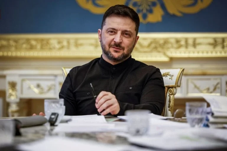 Zelensky diz que Ucrânia está pronta para avançar com plano de paz