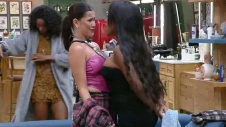 A Fazenda 17: Carol parte para cima de Duda e produção intervém: Afastem-se