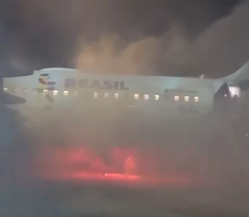 Incêndio em avião: passageiro relata “segundos de pânico” durante evacuação