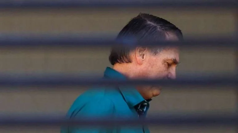 Moraes autoriza internação e cirurgia de Bolsonaro no Natal