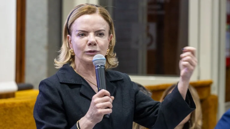 Análise: Gleisi ativa gestão de crise com Alcolumbre