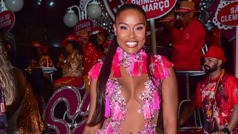 Rebecca diz que ser musa do Salgueiro “vai além de figurino e samba no pé”