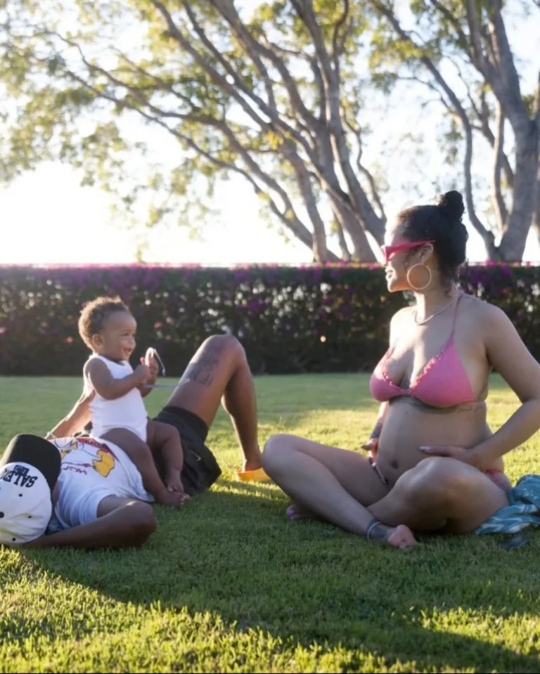 Rihanna celebra a independência de Barbados e posta fotos em família