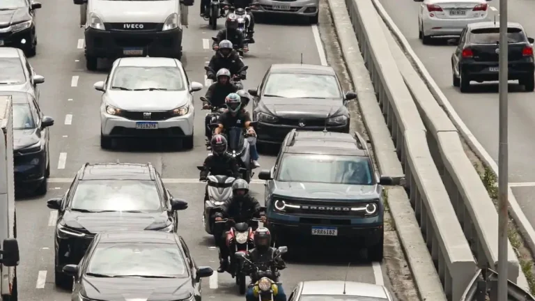 Câmara de SP deve votar nesta quinta projeto que regulamenta motos por app