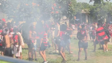 AeroFla tem confusão na chegada do time ao aeroporto do Galeão (RJ)