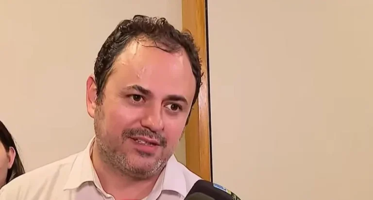 Glauber diz que vai registrar boletim de ocorrência contra Hugo Motta