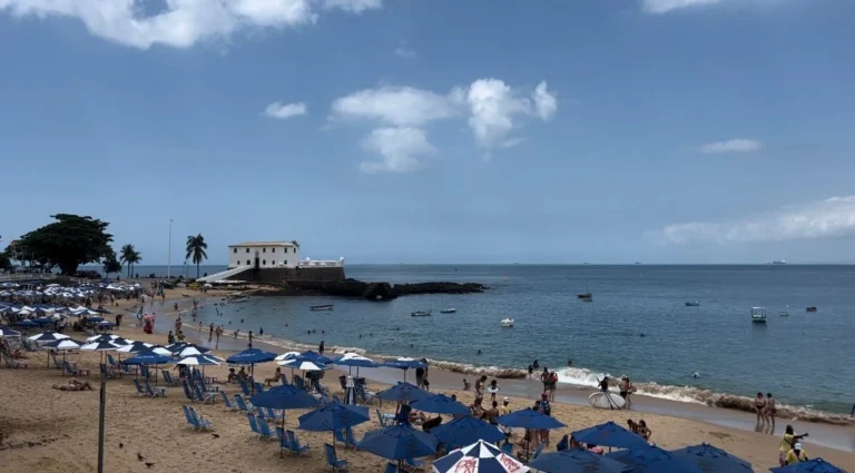 Homem que furtou turista após encontro na praia na BA usava tornozeleira