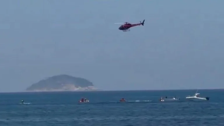 Prefeitura do Rio vai multar empresa de ultraleve que caiu em Copacabana
