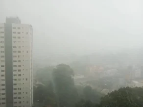 VÍDEO: chuva forte com granizo atinge Zona Norte de SP após dia de calor recorde