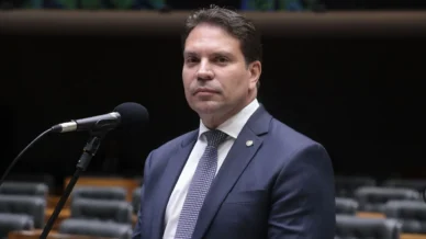 Foragido nos EUA, Ramagem cita Fux e pede absolvição no STF