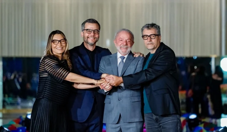 “O Agente Secreto”: Lula parabeniza Wagner Moura por prêmio inédito em NY