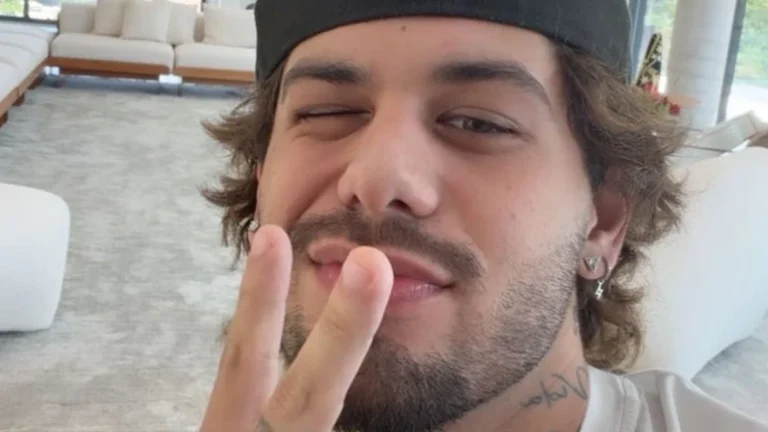 Após forte desabafo, Zé Felipe pira e muda visual