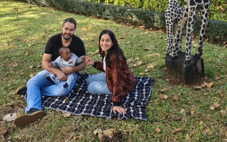 Casal de Ribeirão Preto que adotou bebê no Malawi explica processo de adoção internacional