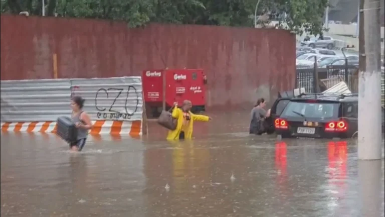 Após alagamentos, São Paulo segue em alerta para chuvas; veja previsão
