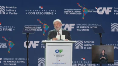 Lula faz críticas aos EUA e fala sobre desunião na América Latina em fórum