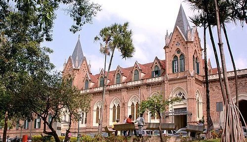 Santa Casa quer aumentar em 30% vagas para medicina; alunos protestam