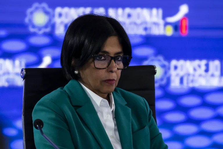 Veja quem é Delcy Rodriguez, vice da Venezuela que pode assumir país