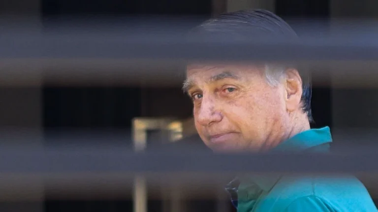 Após queixas de Bolsonaro, Moraes manda PF prestar informações sobre ruídos em ar-condicionado