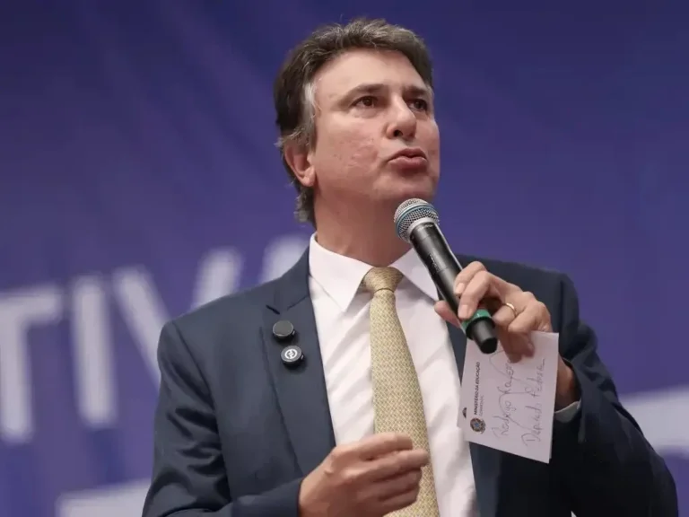 Camilo Santana reforça coro por candidatura de Haddad em São Paulo