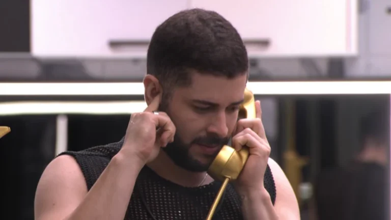 BBB26: Marcelo atende o Big Fone e indica sister ao paredão