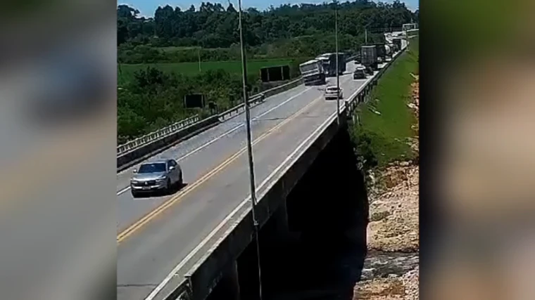 Vídeo mostra momento do acidente que deixou 11 mortos em Pelotas