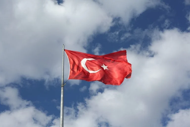 Turquia articula mediação para acalmar tensão entre EUA e Irã