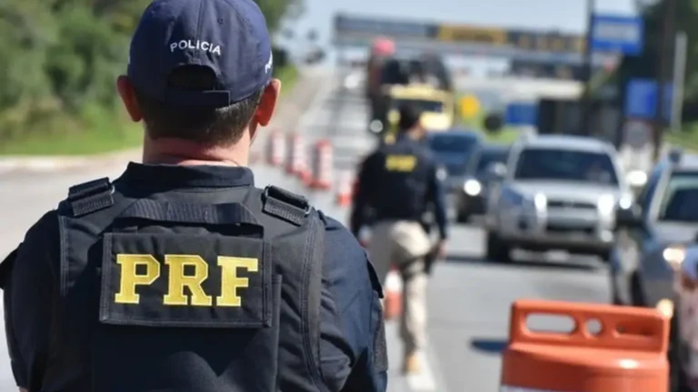 Moraes arquiva investigação contra delegados por blitze da PRF em 2022