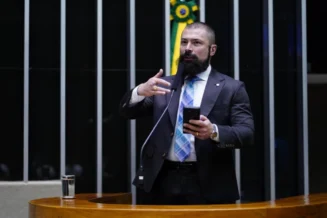 Justiça manda excluir vídeo de deputado que associa PT ao narcotráfico