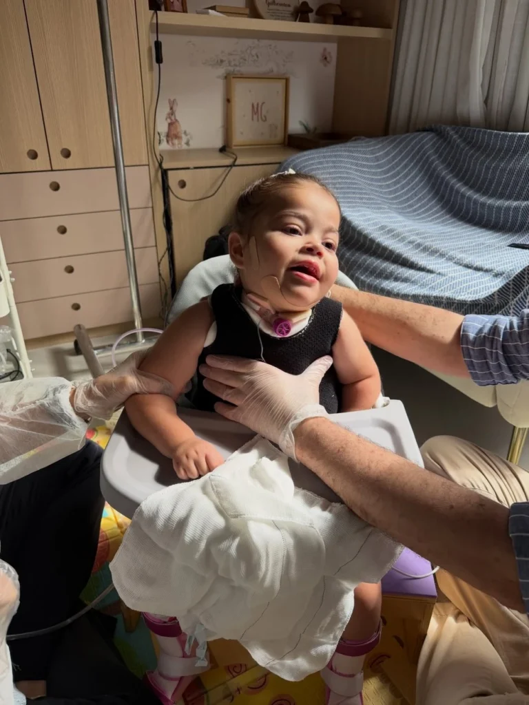 Leticia Cazarré celebra avanço da filha após reabilitação respiratória: Benção tão grande ouvir sua voz