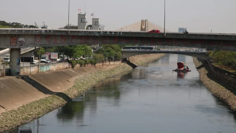 Menina é encontrada morta depois de ser levada pela correnteza no Tietê