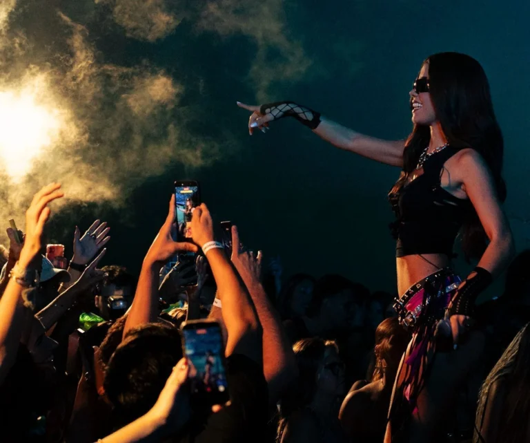 Tília, filha de Dennis DJ, faz show de mais de 3h com experiência imersiva