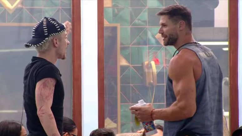 BBB 26: Equipe de Juliano toma atitude após Jonas chamá-lo de loirinha