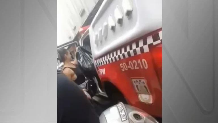 Viatura da PM é flagrada dando carona a mulher no comércio de Belém